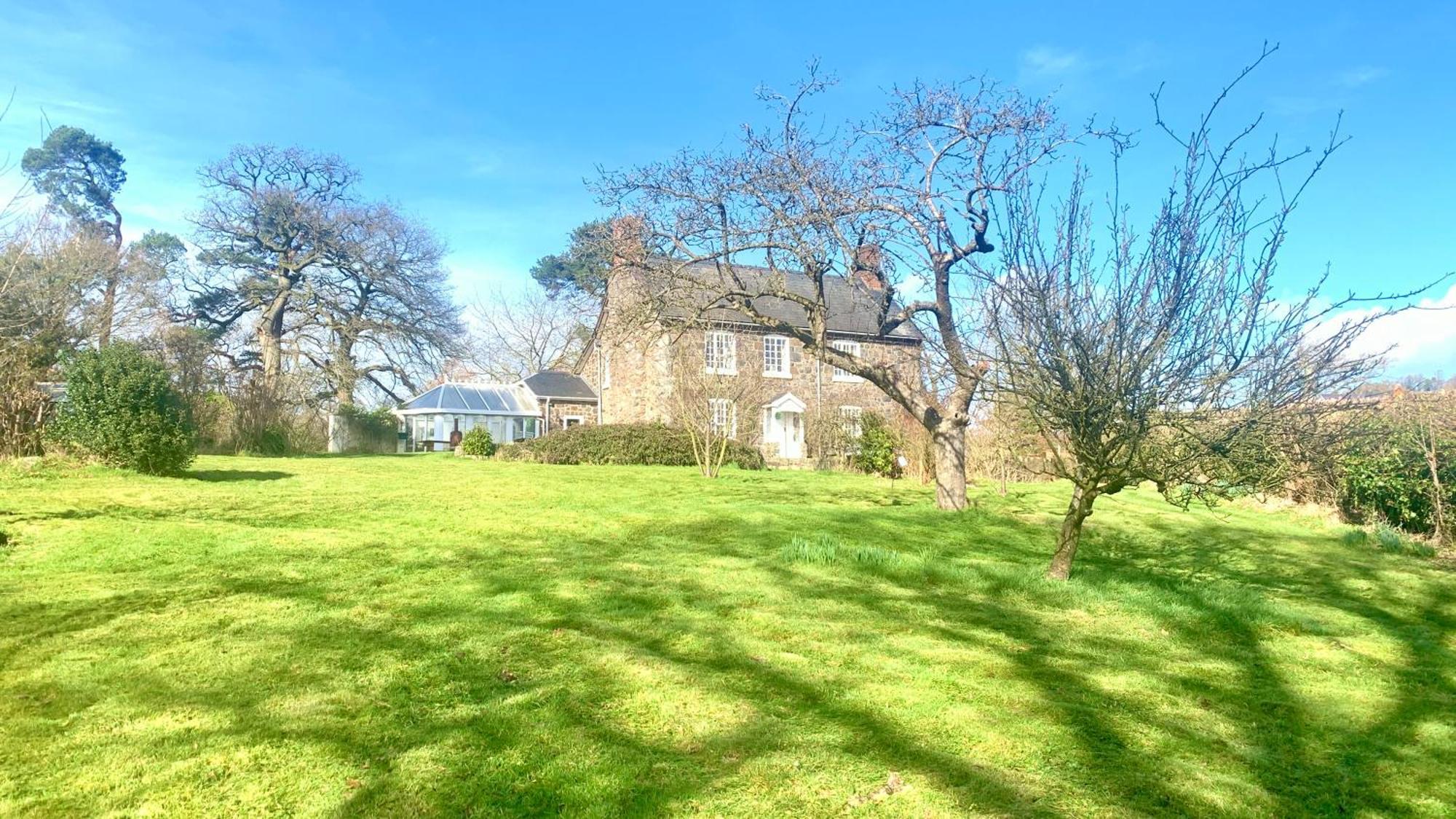 Mid-Wales Farmhouse, Swimming Pool, Tranquil Countryside Views, Sleeps 14 Meifod Exterior foto